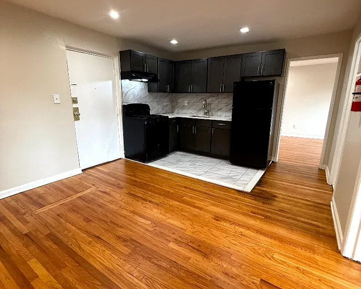 342 Roseville Ave #8C — Photo 1