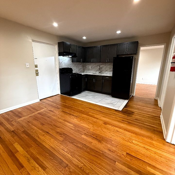 1st image of 342 Roseville Ave APT 8C