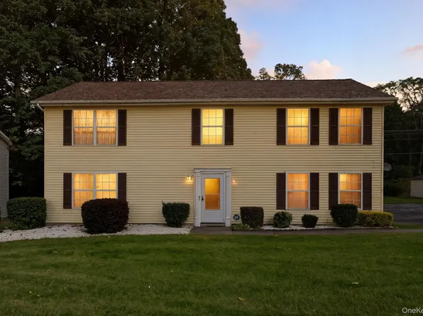 19 Hawk Lane, Poughkeepsie, NY 12601