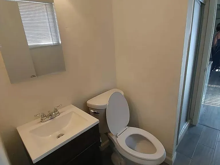 4702 N 48th Ave — Photo 5