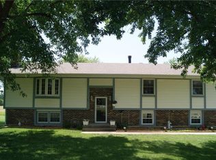 21325 163rd St, Basehor, KS 66007