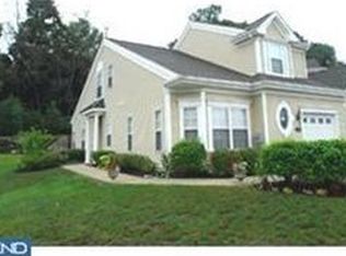 25 Dresner Cir, Upper Chichester, PA 19061