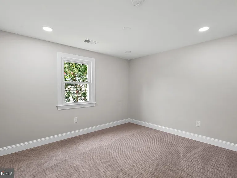 1506 Noyes Dr — Photo 29