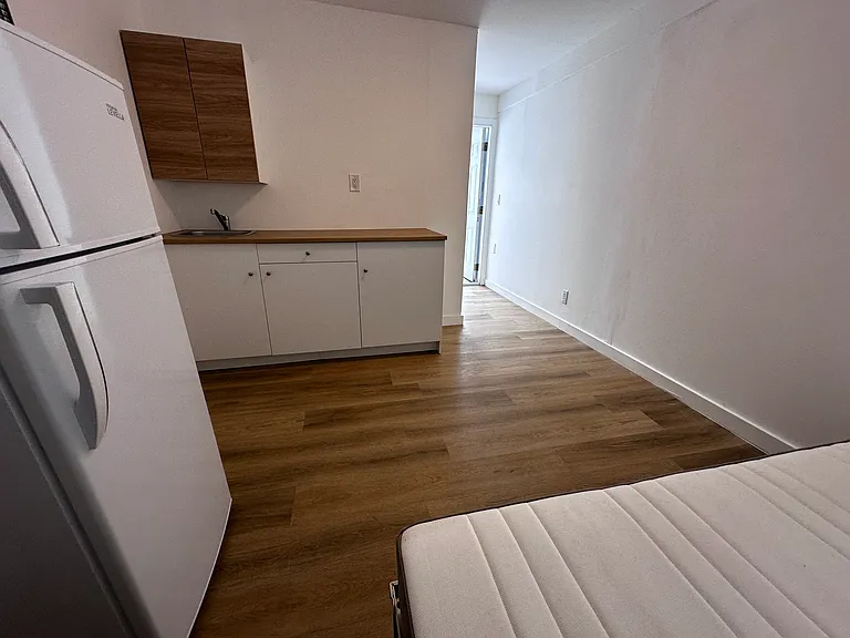 534 E 34th St #4 — Photo 3
