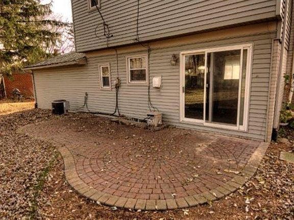 2nd image of 1027 Macarthur Dr