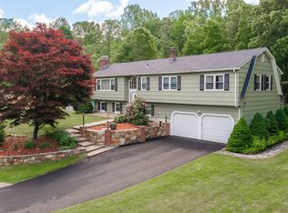 554 Cobblestone Dr, Orange, CT 06477