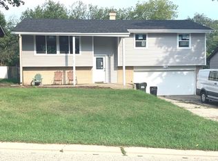 1314 Washington St, Lake In The Hills, IL 60156