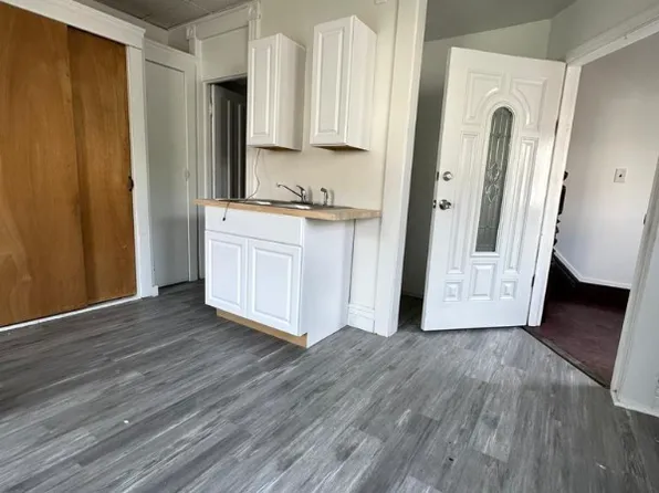 1 Amsterdam Cmns #1, Amsterdam, NY 12010