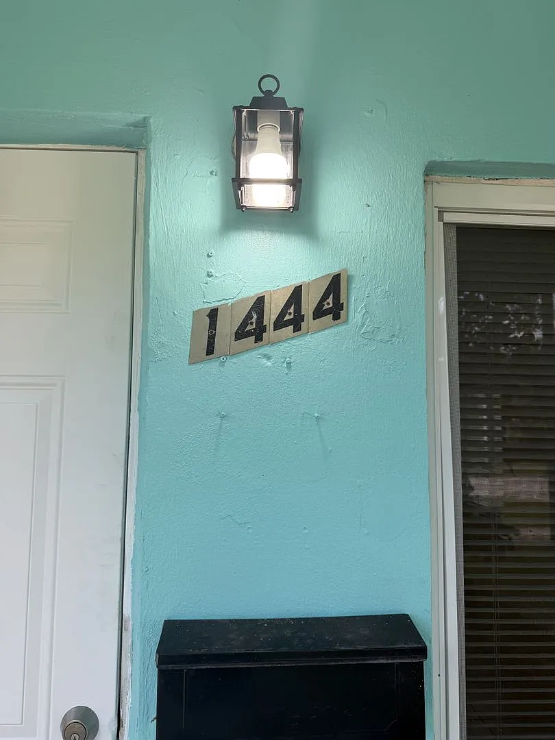 Freshly rehabbed, centrally located 2/1! — Photo 4