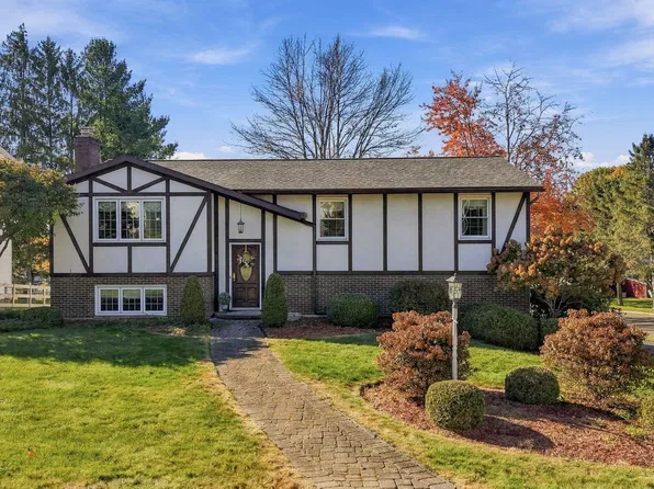 77 Weymouth Ln, Johnson City, NY 13790