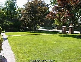 2nd image of 702 W Joppa Rd