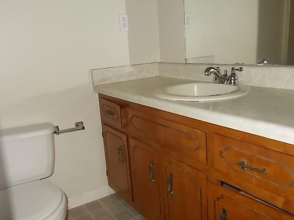 3rd image of 584 Caskey Dr