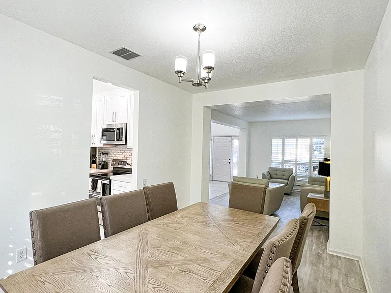 4772 Windsor Ave — Photo 6
