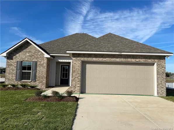 137 Chandler Ln, Sulphur, LA 70665