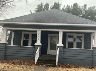 227 S 4th St, Wapello, IA 52653