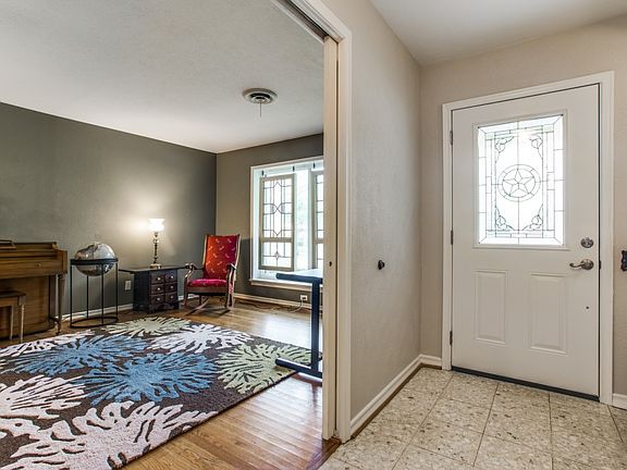 4th image of 839 Creekridge Dr