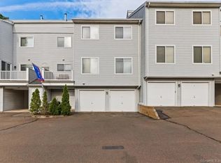 131 Staffordshire Commons Dr, Wallingford, CT 06492