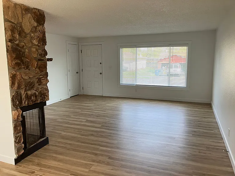 1794 Rialto Ave S — Photo 3