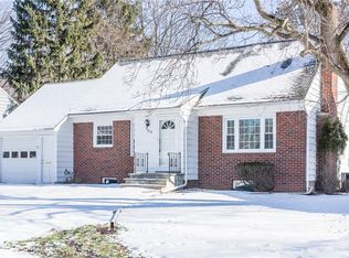 916 Meadowbrook Dr, Syracuse, NY 13224