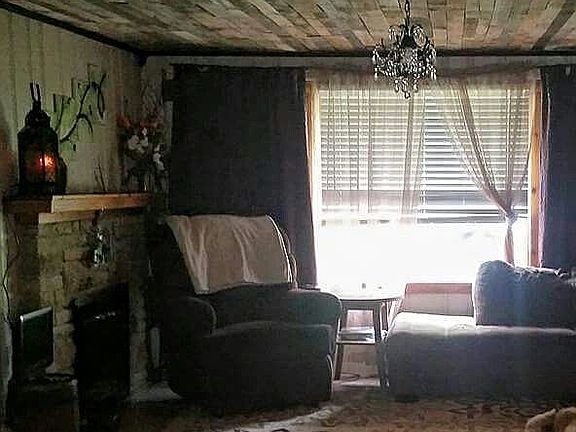 4th image of 613 W Oak St