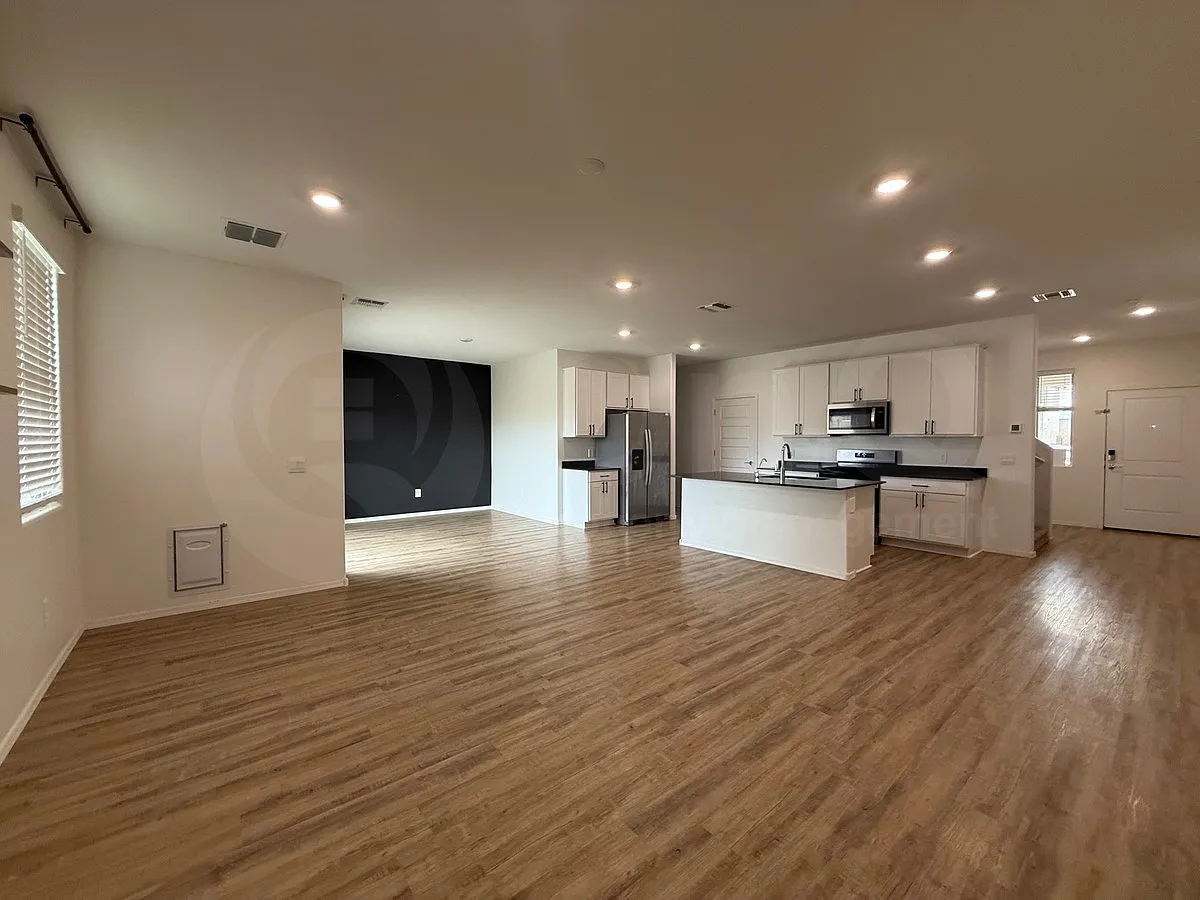 4 bed, 3.0 bath, 2227 sqft, $2,200 — Photo 4