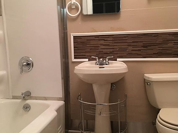 1121 2nd Bathroom