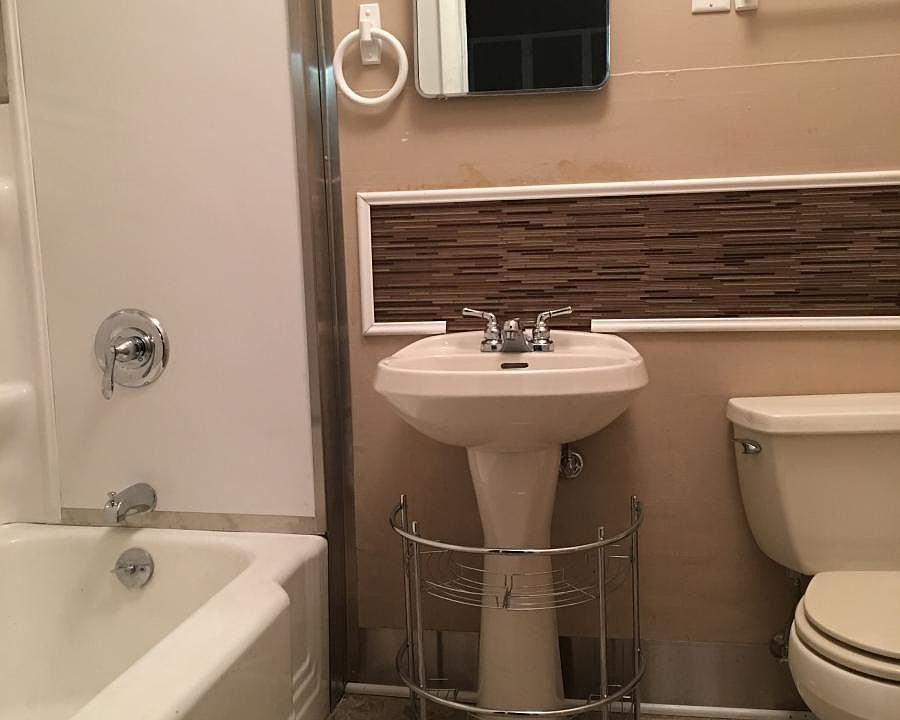 1121 2nd Bathroom