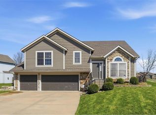 11207 N Summit St, Kansas City, MO 64155