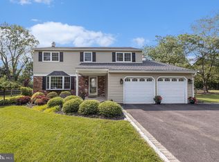 790 Maple Hill Dr, Blue Bell, PA 19422