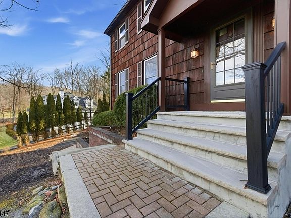 4th image of 30 Cardinal Rd