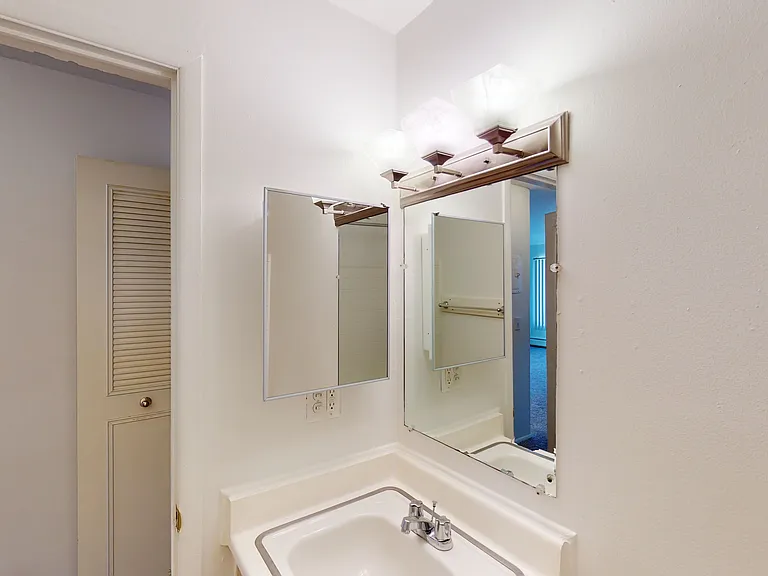 Outer Drive Manor Apartments — Photo 13