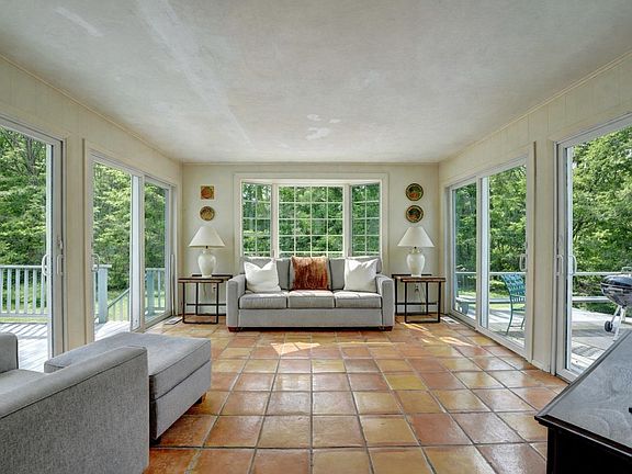 5th image of 2 Willowbrook Avenue