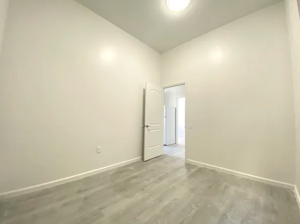 5502 Fifth Avenue image 11 of 12