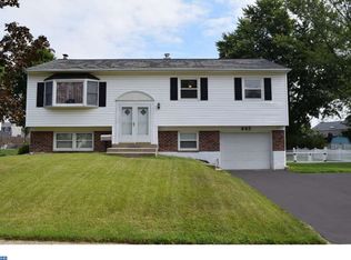 443 Overlook Dr, Warminster, PA 18974