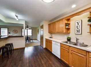 31 S Juniper Dr, North Aurora, IL 60542