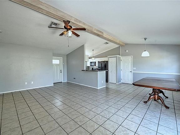 5th image of 2616 SW 9th Pl