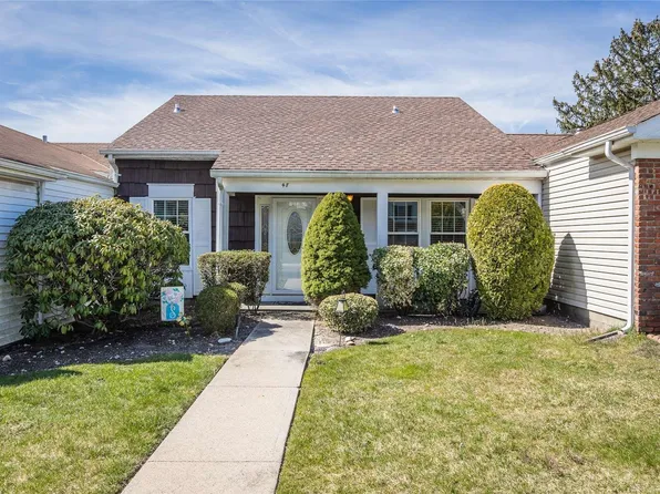 48 Chippendale Drive #48, Mount Sinai, NY 11766