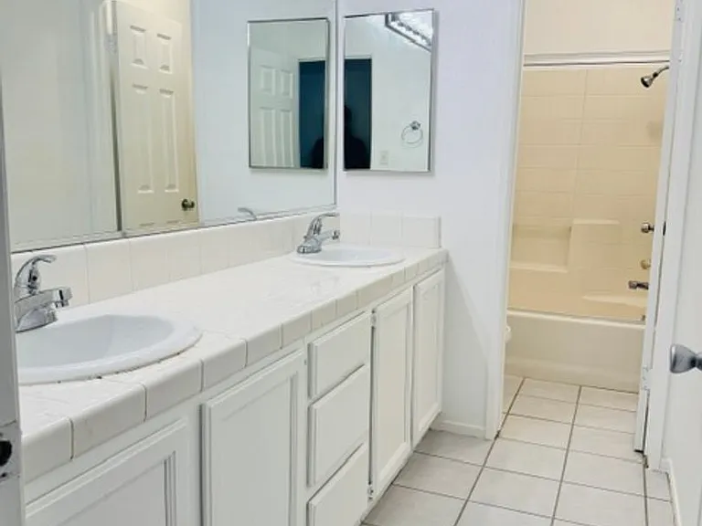 9004 Pine Ridge Way — Photo 10
