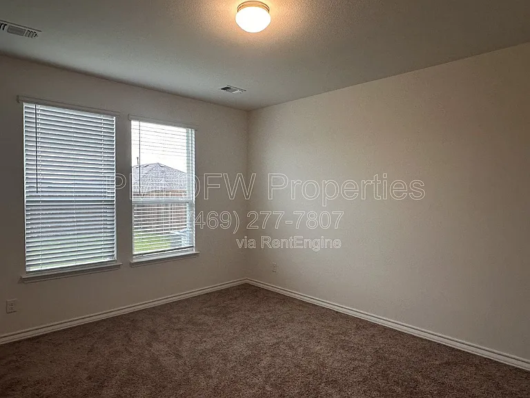 663 Saxony Dr — Photo 6