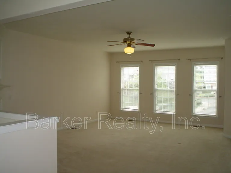 7100 Proctor Hill Dr — Photo 2