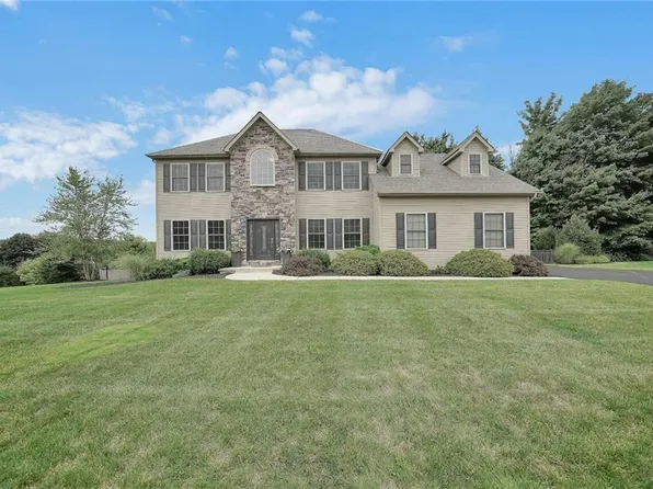 11 Maidstone Ln, Monroe, NY 10950
