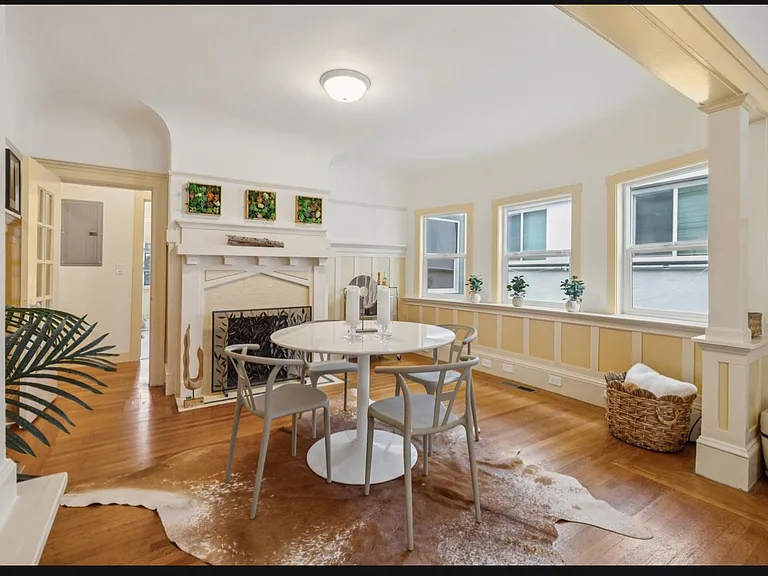 2834 Summit St #2834 — Photo 8