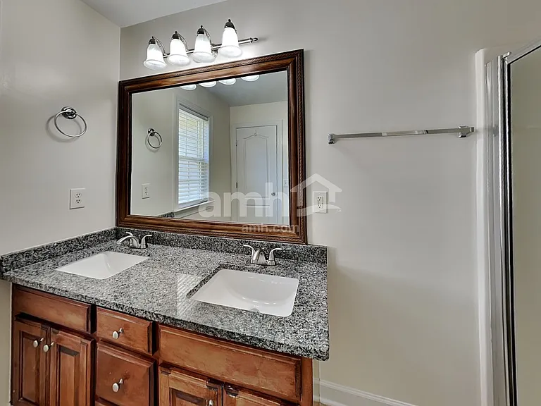 560 Summit Way — Photo 11