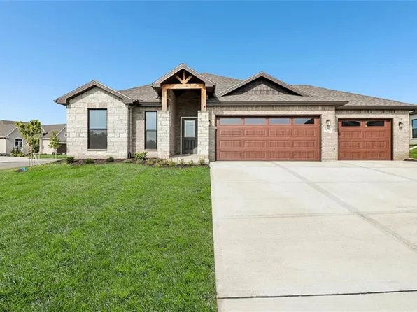18435 W 195th Ter, Spring Hill, KS 66083