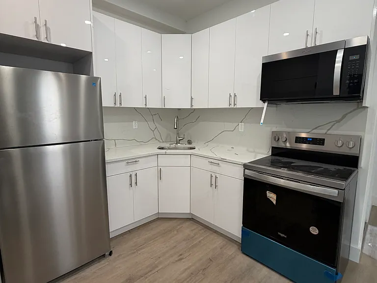 1311 Harrod Ave #2R — Photo 2
