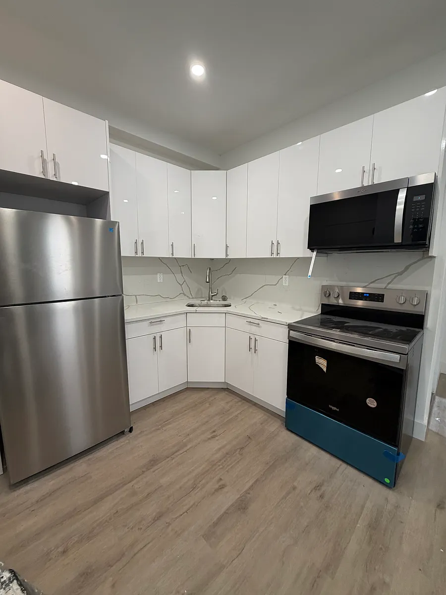 Building Photo - 1311 Harrod Ave #2R
