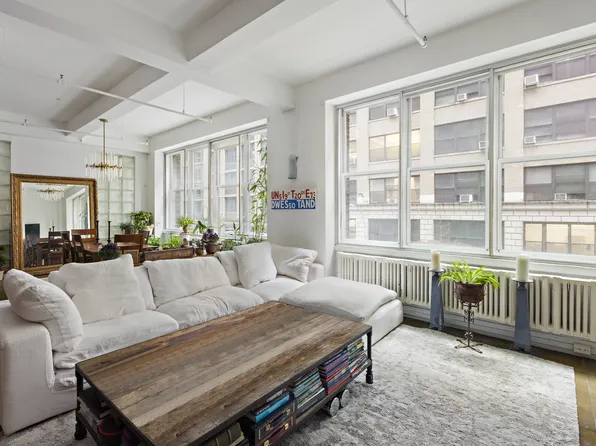 335 West 38th Street image 2 of 17