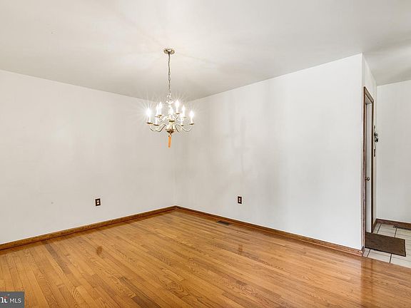 5th image of 125 Derby Dr #2