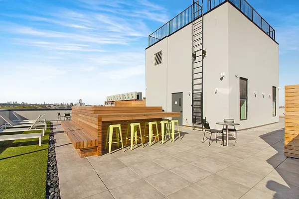 Rented by EXR | media 10