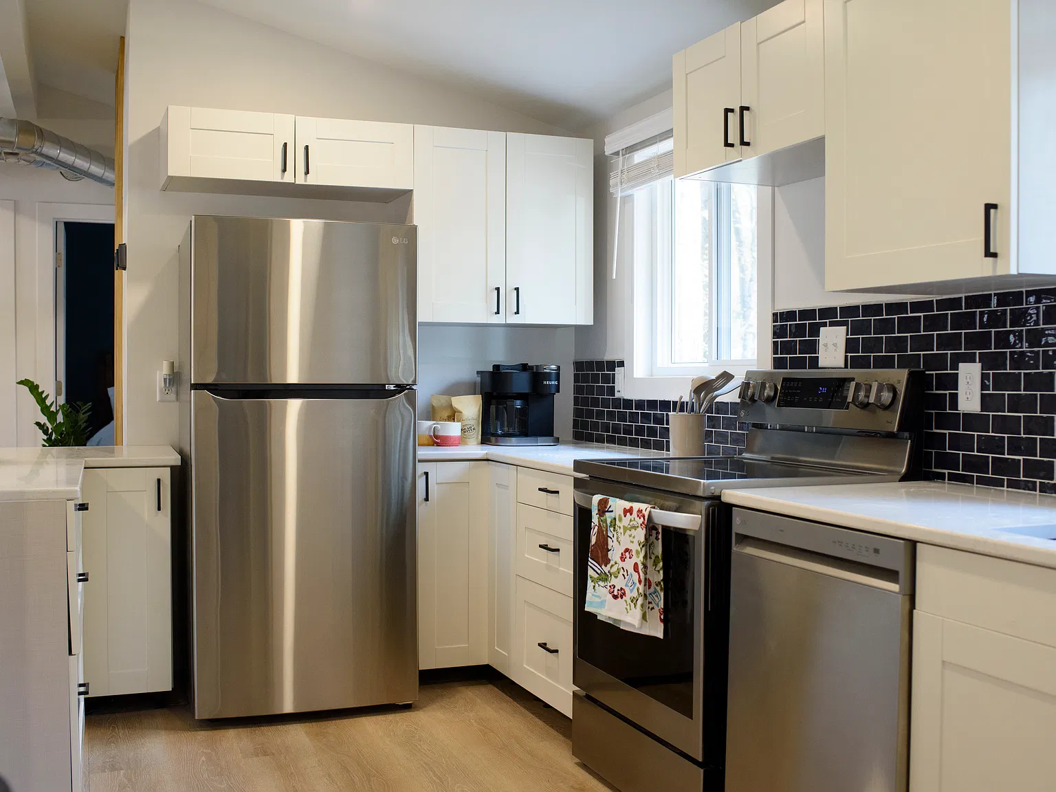 3 bed, $1,400 — Photo 3